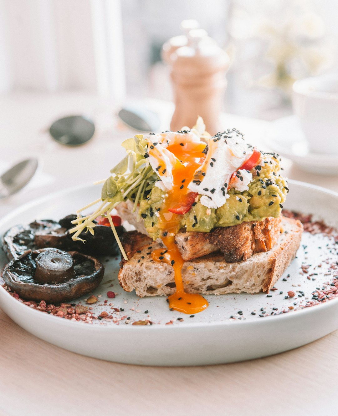 pastry-food-on-plate-j3gz0krezba